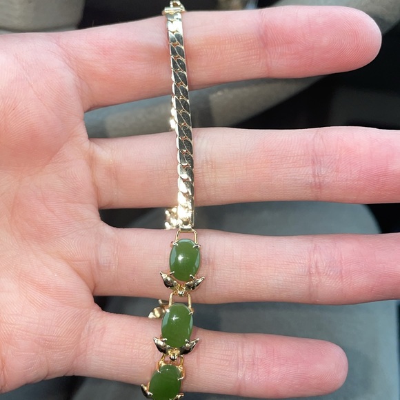 18K Gold Plated Green Gemstone bracelet - Picture 3 of 4